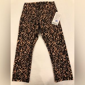 BNWT Lululemon Wunder Train HR Crop 21”, size 8